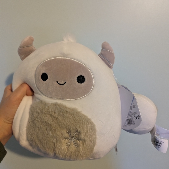 Squishmallows Other - Amleth mallow and mini, the 8" has a small mark on its back but the clip is good